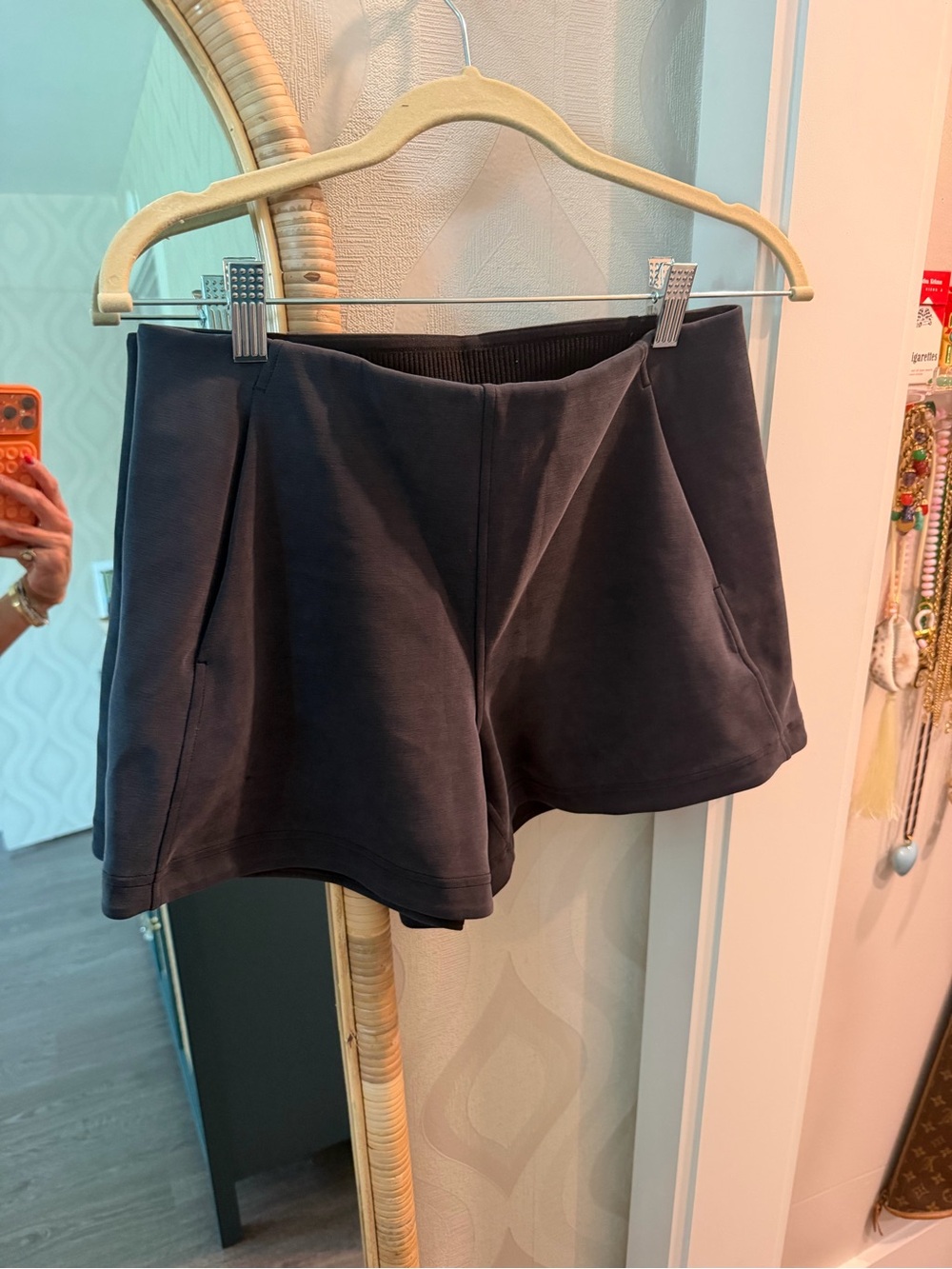 LULULEMON softstreme Casual Women's Black Knit Pull-On Shorts